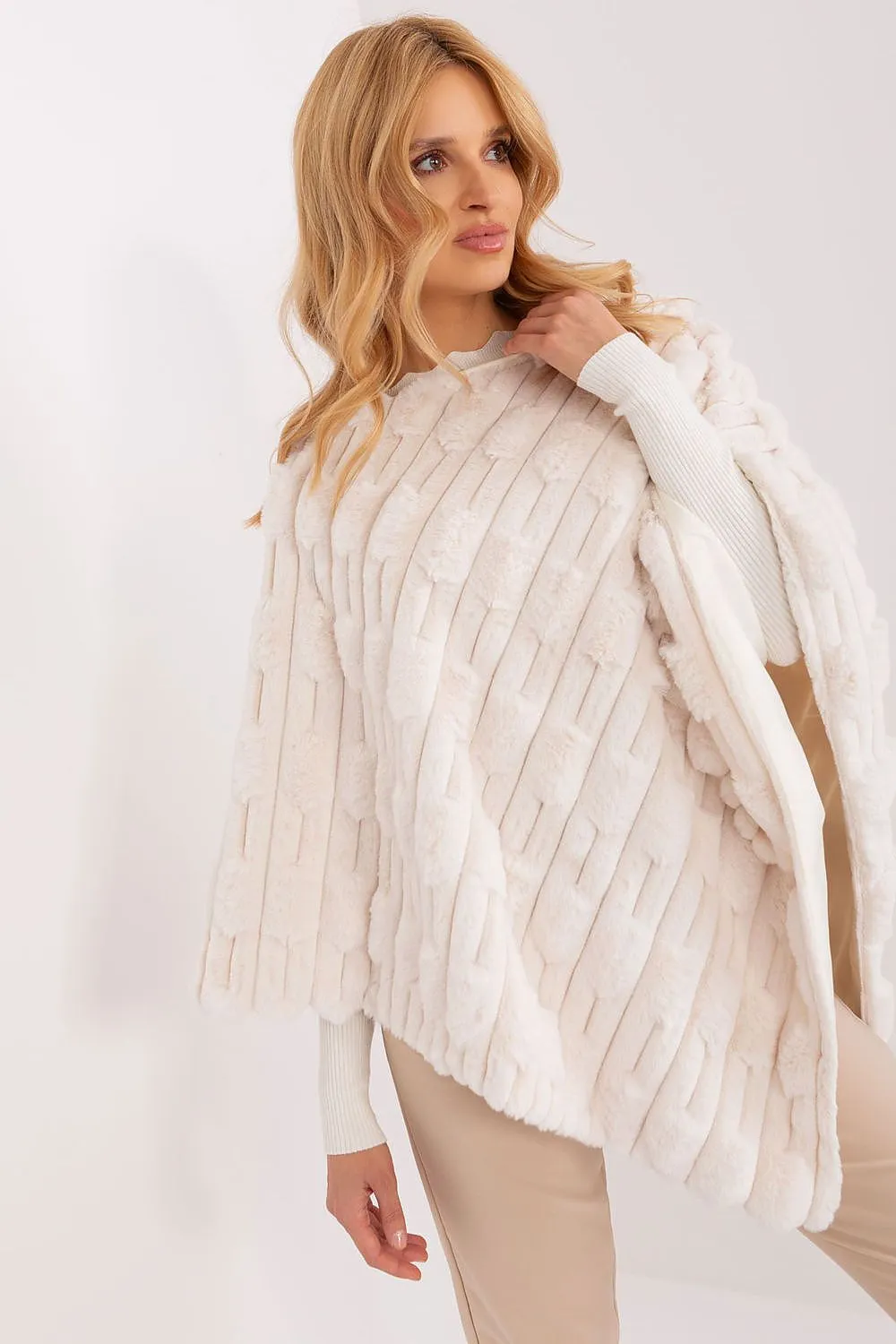 Poncho model 203664 AT