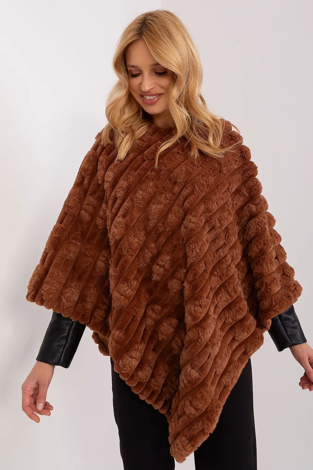 Poncho model 203664 AT