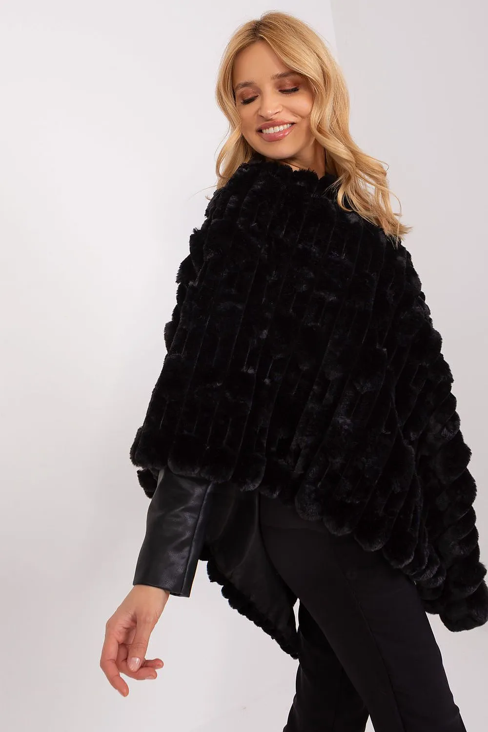 Poncho model 203664 AT