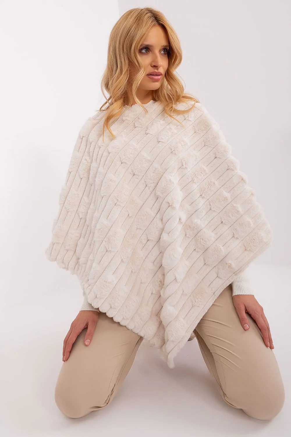 Poncho model 203664 AT