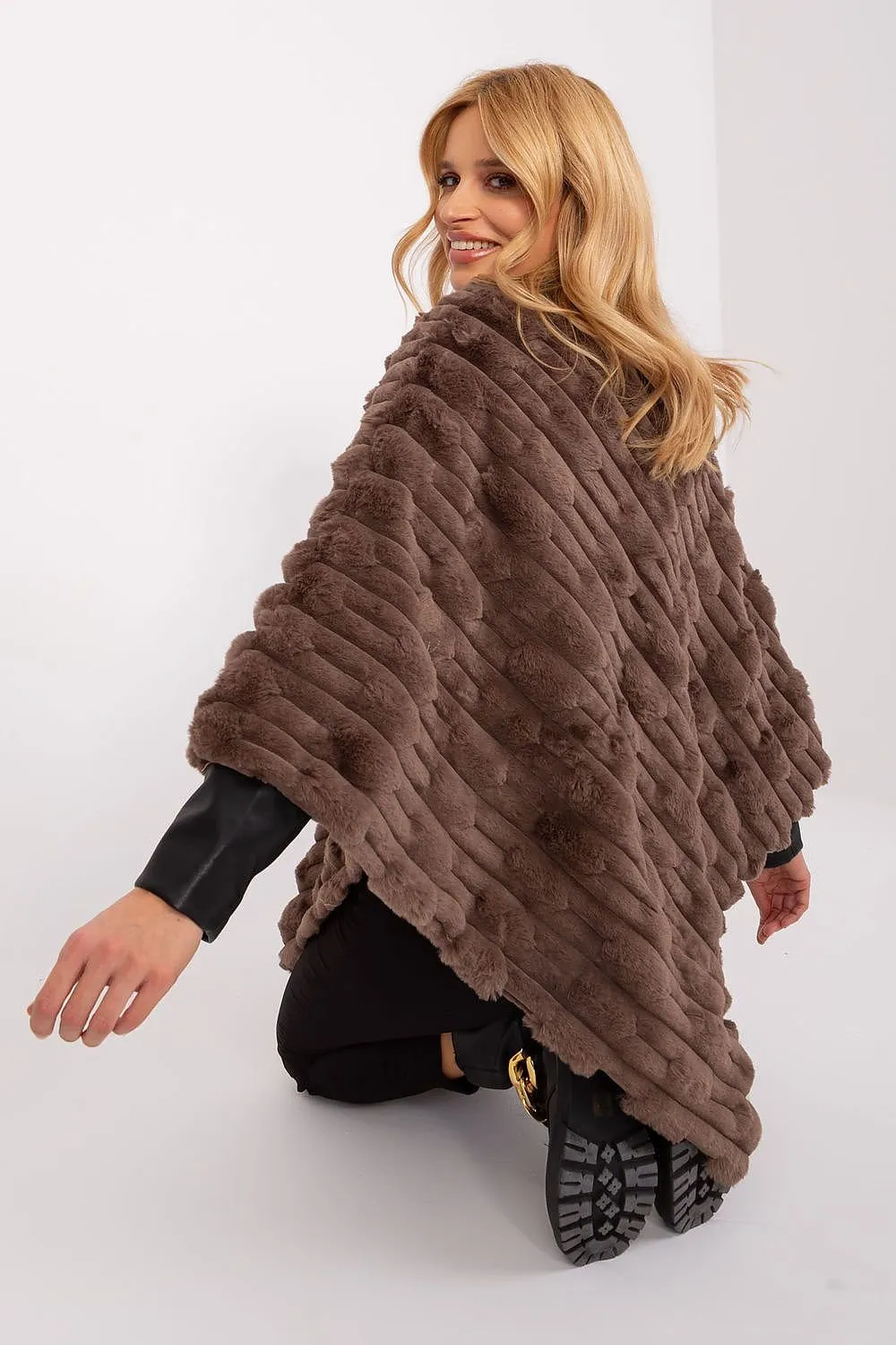 Poncho model 203664 AT