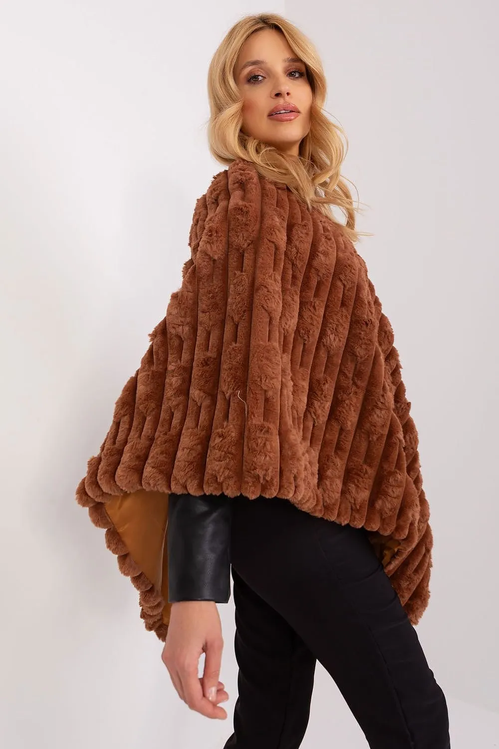 Poncho model 203664 AT