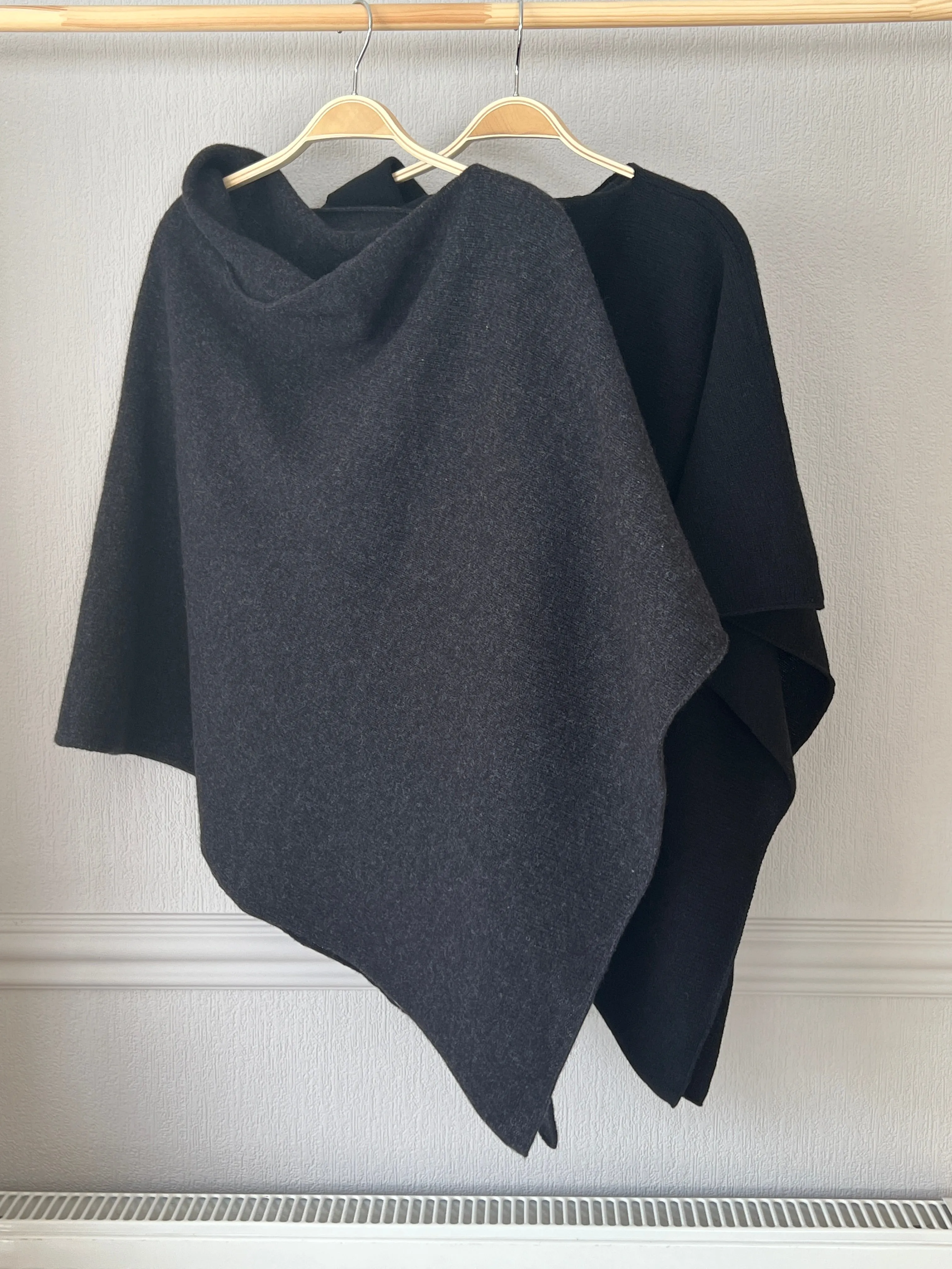 Poncho Soft Merino Lambswool Graphite Nearly Black