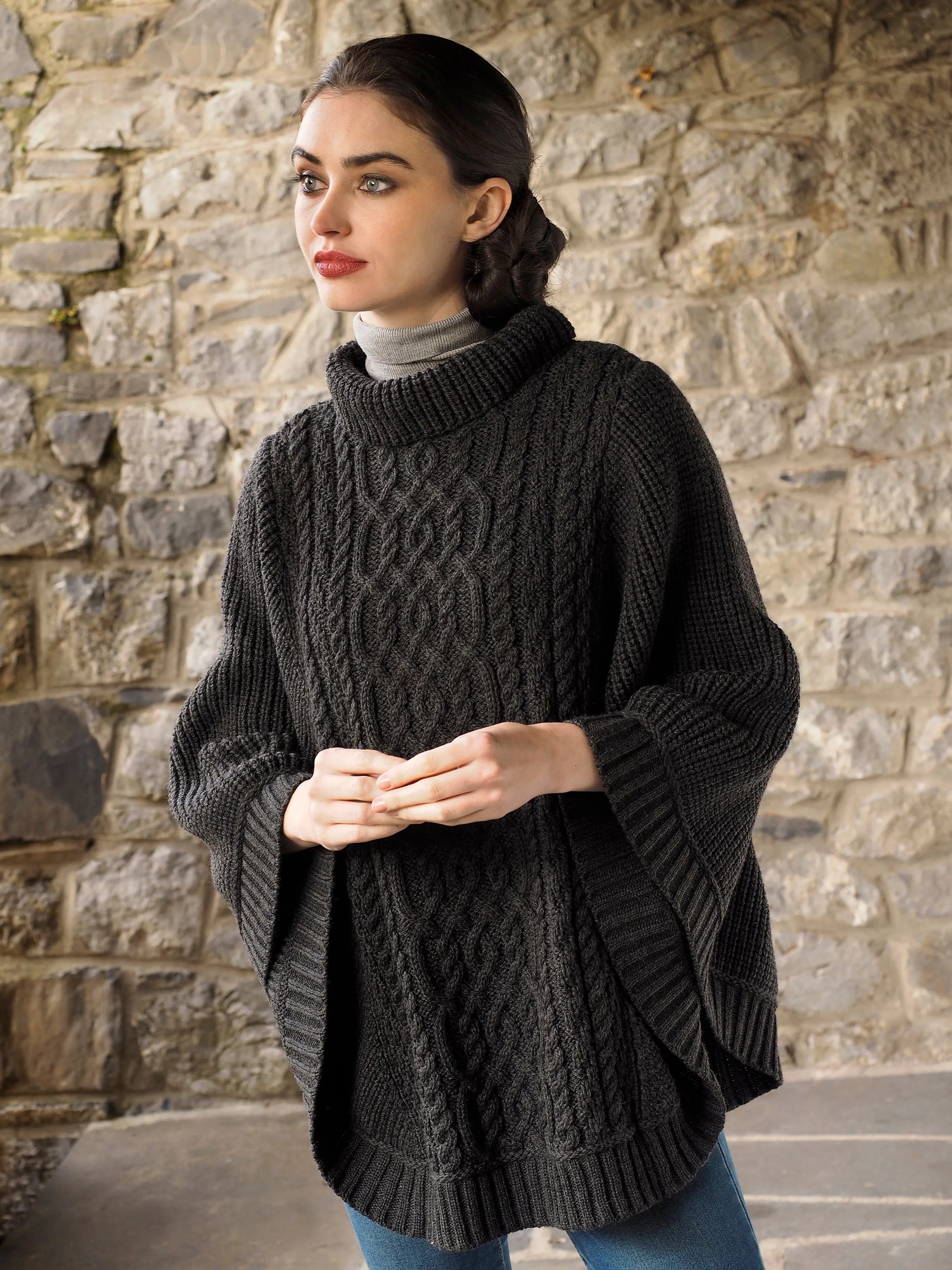 SUPER SOFT MERINO RIBBED ARAN CAPE