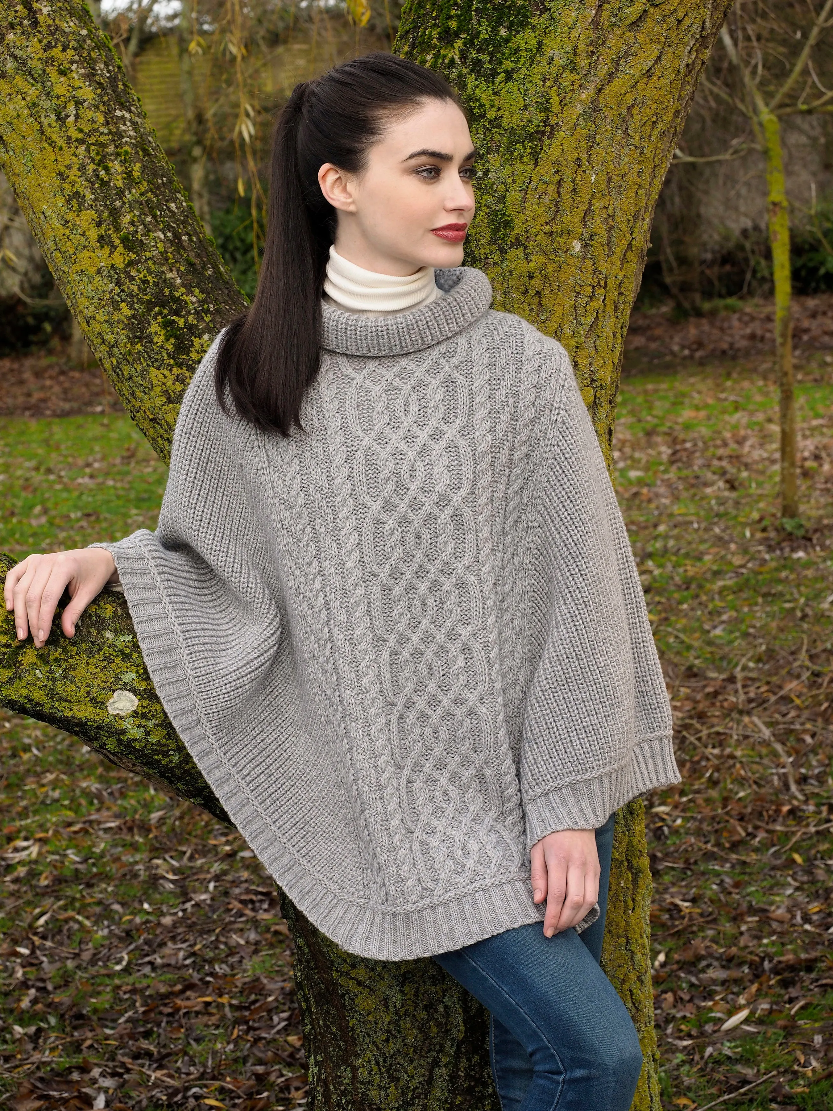 SUPER SOFT MERINO RIBBED ARAN CAPE